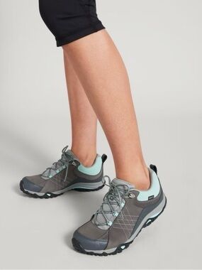 Oboz Women's Sapphire Low B-Dry Waterproof Hiking Shoe